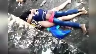 Outdoor fucking a neighbor's indian wife while her husband is at work, Desi MMs