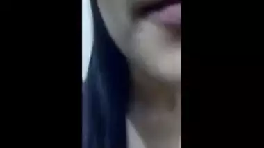 Hawt Indian playgirl records her Hot Selfie for boyfriend