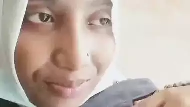 Guy makes his hijabi GF naked in a Pakistani sex video