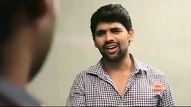 Devar seduces big boobs bhabhi in saree in bedroom!
