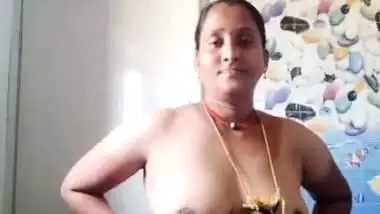 Big ass South Indian aunty stripping saree viral nude