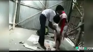 Caught on spy cam nephew fuck own aunty in abandoned house, Desi XXX mms