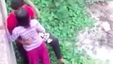 Two Indian lovers caught fucking in outdoor garden in Desi mms video
