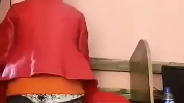 Hijabi girl’s Pakistani porn from her computer class