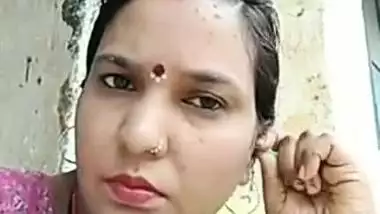 Money is XXX reason Desi wife agrees to talk to Desi online lover