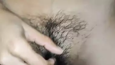 Boy cums first so he makes Desi charmer reach XXX orgasm with fingers
