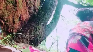 Mature bhabhi fucking young lover in jungle