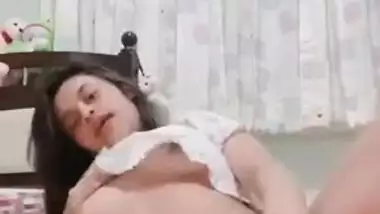 Fingers are supposed to help the Desi girl reach orgasm in XXX video