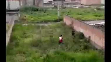 Hidden web camera records desi college gals outdoor sex scandal