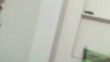 Slutty bhabhi in saree is ready for sex with client