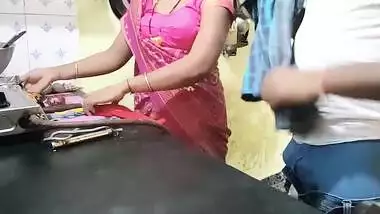 Office guy comes home and fucks Desi wife's XXX hole in the kitchen