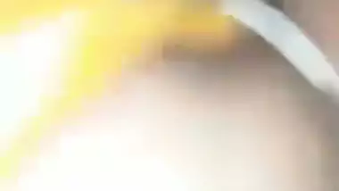 Desi girl solo XXX video where she takes boobs and pussy to light