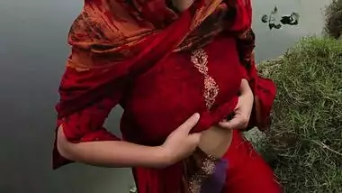 I found Her Riverside and take advantage of being Alone