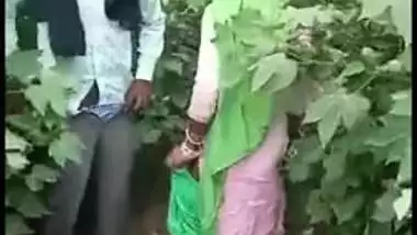 Couple from the village is caught having sex in the bush, desi XXX mms