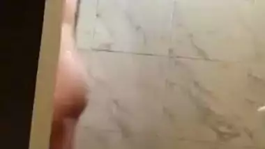 Neighbor desi girlfriend Bath MMS taken of balcony