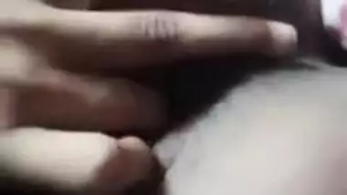 Cute virgin Desi XXX girl shows her teen boobs and pussy on cam