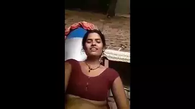 Village bhabi showing boobs pussy