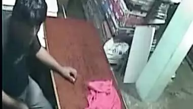 XXX sex is the best way to satisfy the Desi MILF in this MMS video