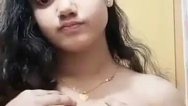 Bangladeshi TikToker girl naked boobs playing viral MMS