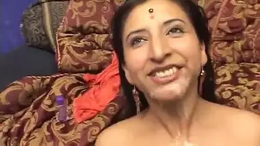 Indian married couple from rajasthan needs money and is doing a porn casting in the usa