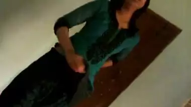 Small Indian tits have the XXX right to be showed off by sex model