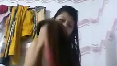 Today Exclusive- Cute Look Desi Girl Record Her Bathing Video