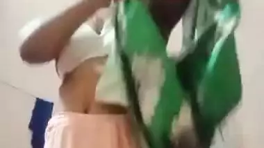 Thread Modes Desi Bhabhi Shows her Boobs and Pussy