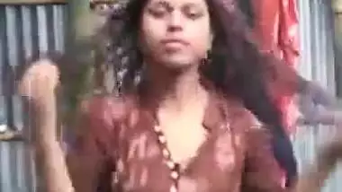 A girl records her desi Bangla sex MMS for her lover