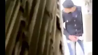 Hidden web camera Pakistani sex movie of Muslim girl outdoor sex dripped