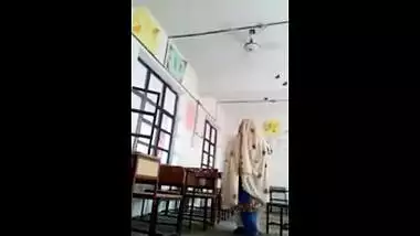 Hidden web camera Indian mms of a mature bhabhi have a fun a quick fuck