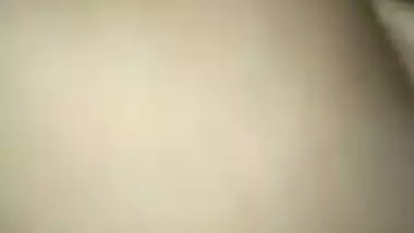 Guy tempts a chubby girl and fucks her in a Bangla sex video