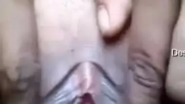 Desi cutie lifts up leg and shows lover her XXX pussy via video call