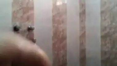 Desi girl satisfies BF's sex dreams by recording XXX relax in shower