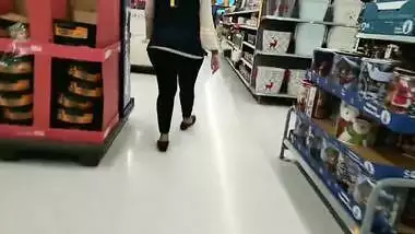 Huge butt Tamil Walmart employee