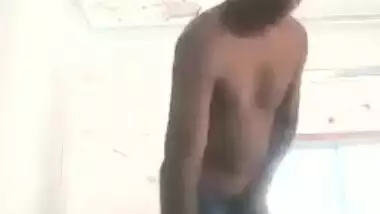 Desi babe with XXX body enjoys oral sex but refuses chudai blowjob