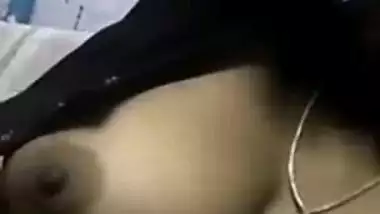 Today Exclusive -desi Aunty Shows Her Boobs To Lover On Video Call Part 1