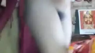 Desi girl dries body with a towel including erogenous XXX zones on camera