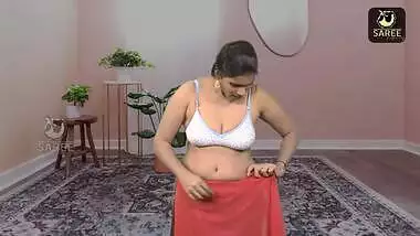 Horny booby aunty wearing sari showing huge cleavage and hot navel backless show