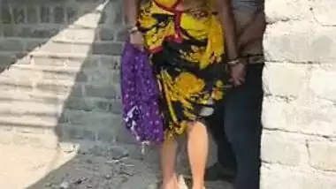 45 yo Desi aunty in sexy body blows dick and fucks outdoors