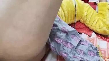 A BF drills his busty GF’s ass in the Bangla blue film