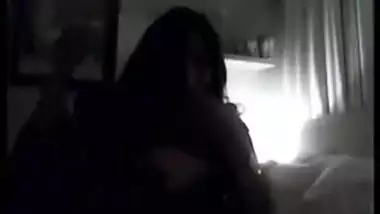 horny gujju bhabhi in saree showing boobs