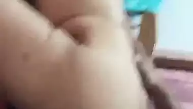 Kinky husband records his Pakistani xxx MMS with his wife