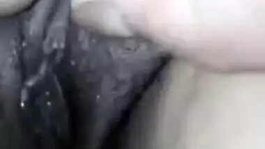 Wife's XXX slit is so sexy that Indian man can't stop staring at it