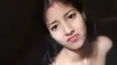 18-year-old unsatisfied wife strips and shoots her desi MMS