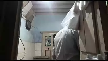 Desi teen comes to a XXX doctor who has sex with her in his office