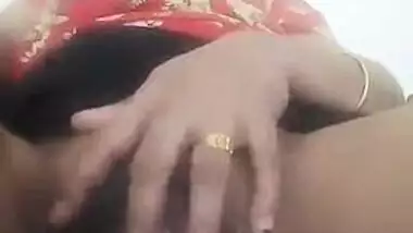 Mature pussy show video recorded for auntie’s online friend