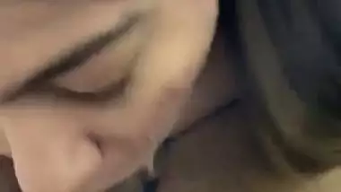 Sexy nude babe gives a desi blowjob to her guy