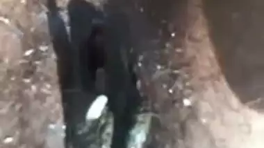 MMS clip of Desi guy who fucks curvy stepsister's XXX opening outdoors