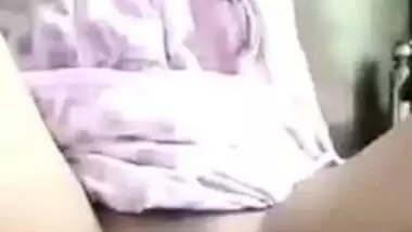 Desi webcam whore actively XXX fingers her pussy for a guy to cum