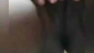 Today Exclusive-super Hot Lankan Girl Showing Her Boobs And Pussy On Video Call